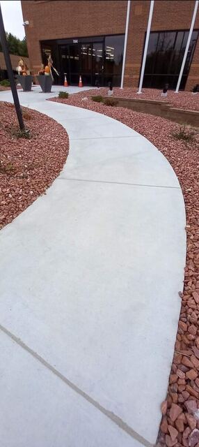 New curved commercial concrete walkway in Omaha